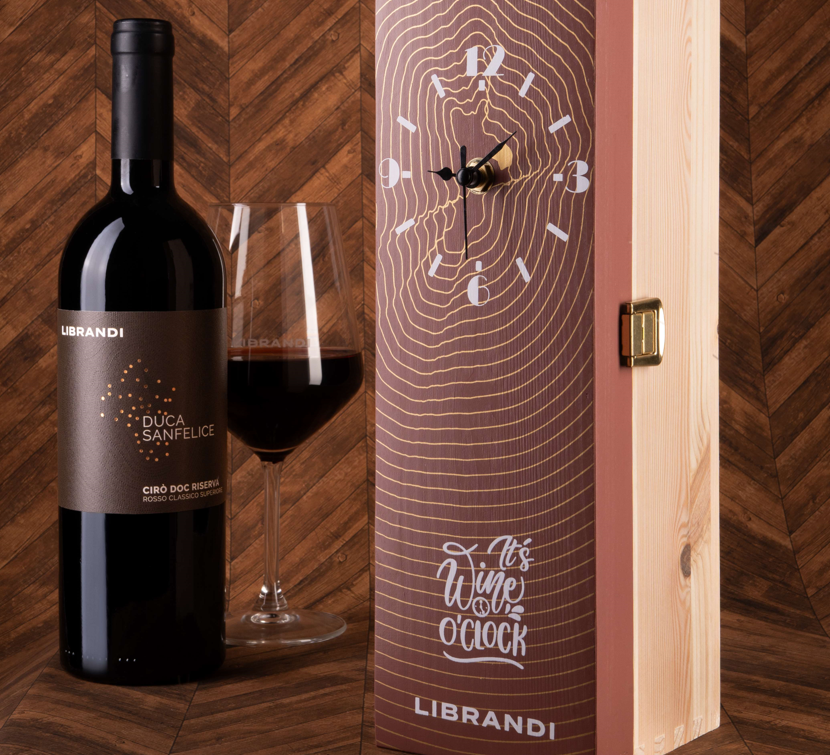 CONFEZIONI “LA DISPENSA”, “IT’S WINE O’CLOCK” e “UN LIBRO, UN VINO”